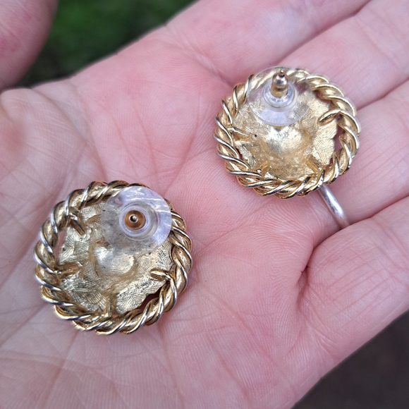 1980s Lion Face Post Back Earrings - Picture 3 of 4